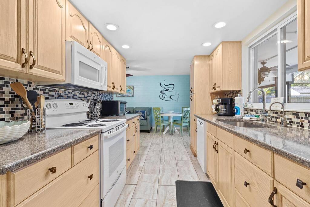 Perfect For Family Gatherings With A Heated Pool! - Clearwater'S Clear Choice Екстериор снимка
